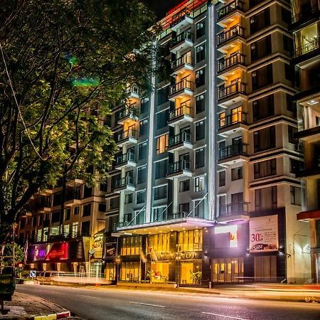 Esperado Lakeview Hotel Yangon Exterior foto