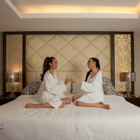 Esperado Lakeview Hotel Yangon Exterior foto