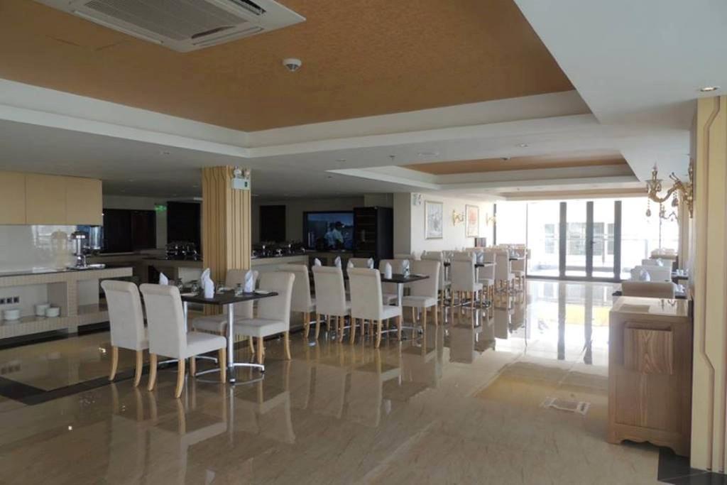 Esperado Lakeview Hotel Yangon Exterior foto
