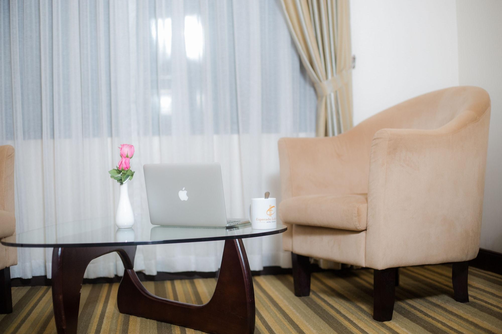 Esperado Lakeview Hotel Yangon Exterior foto