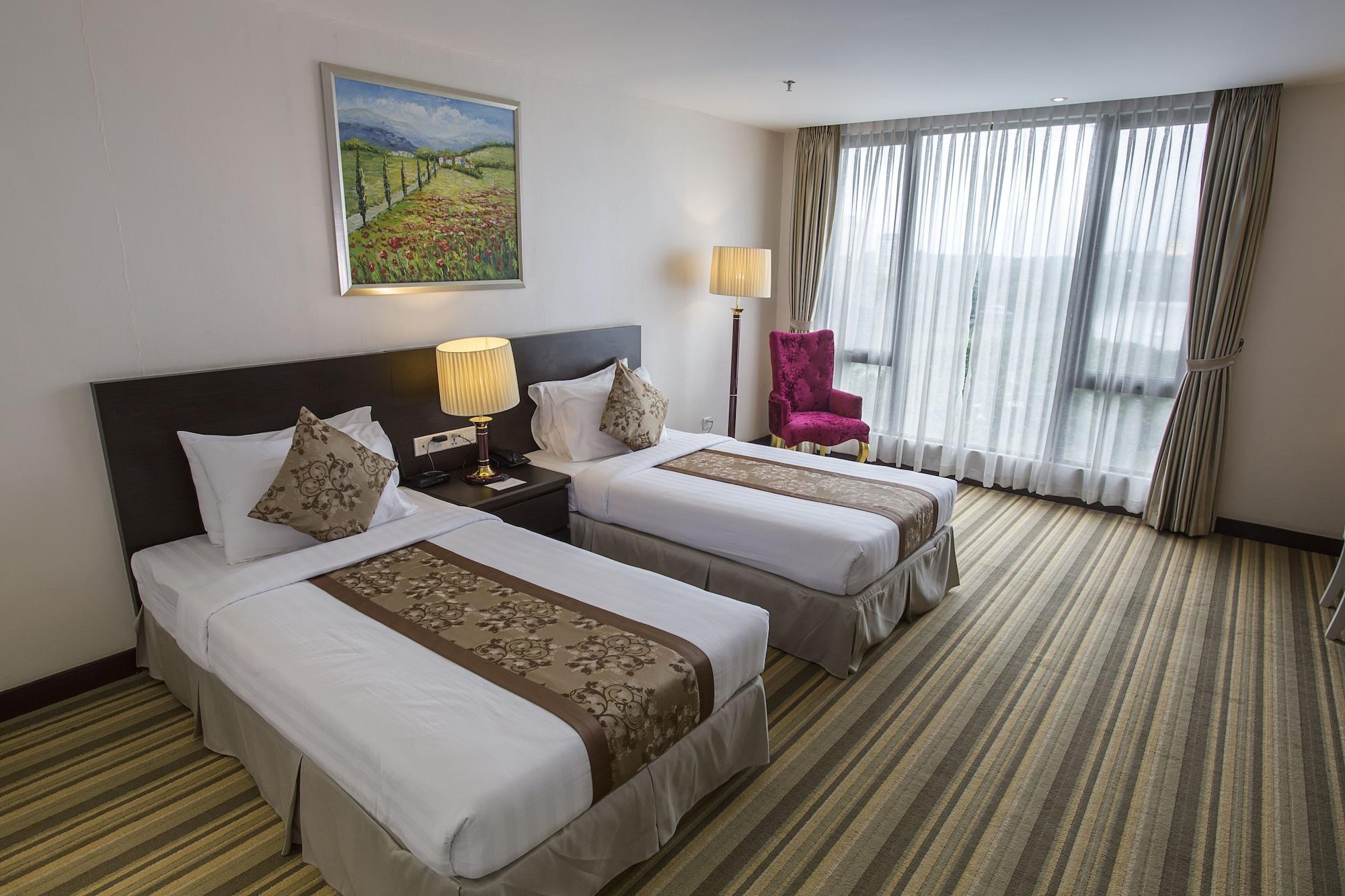 Esperado Lakeview Hotel Yangon Exterior foto
