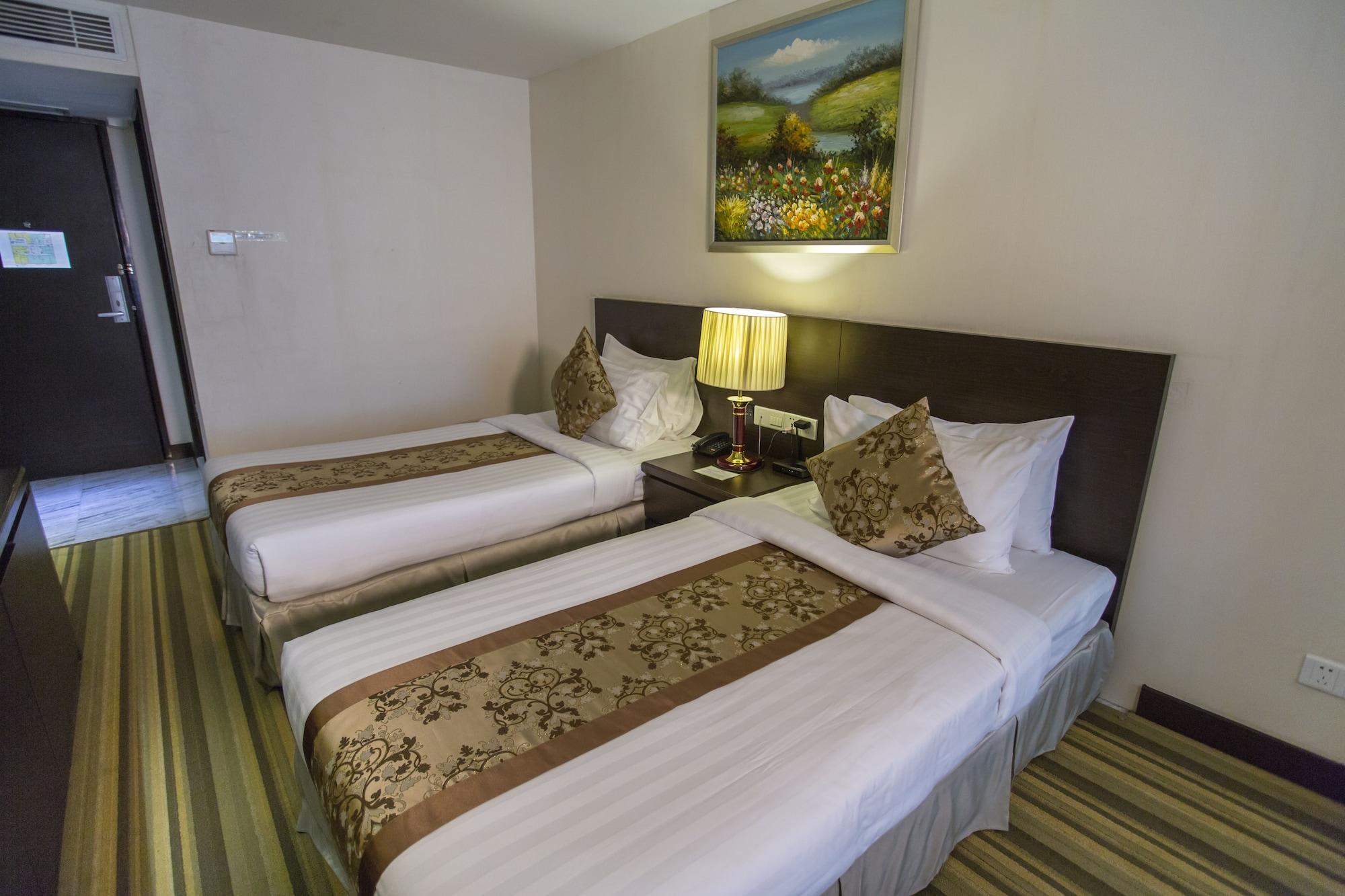 Esperado Lakeview Hotel Yangon Exterior foto