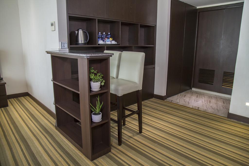Esperado Lakeview Hotel Yangon Exterior foto