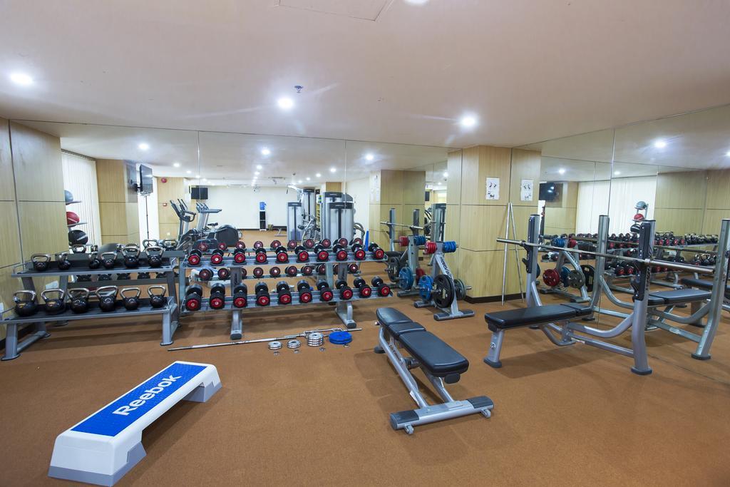 Esperado Lakeview Hotel Yangon Exterior foto