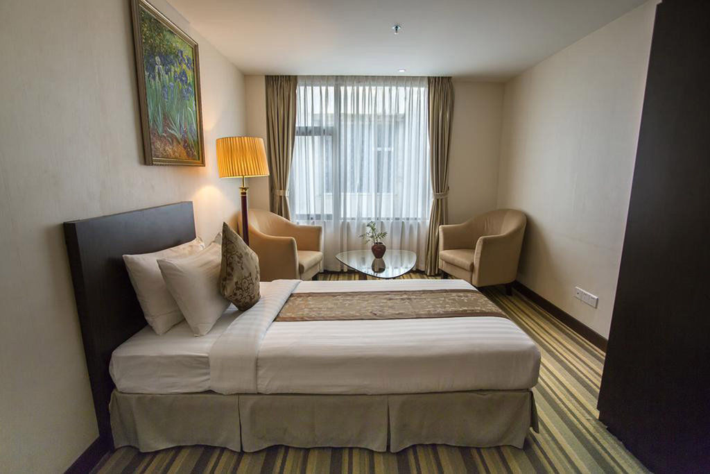 Esperado Lakeview Hotel Yangon Exterior foto