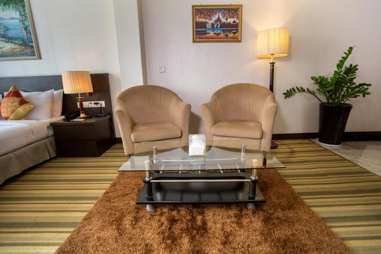 Esperado Lakeview Hotel Yangon Exterior foto