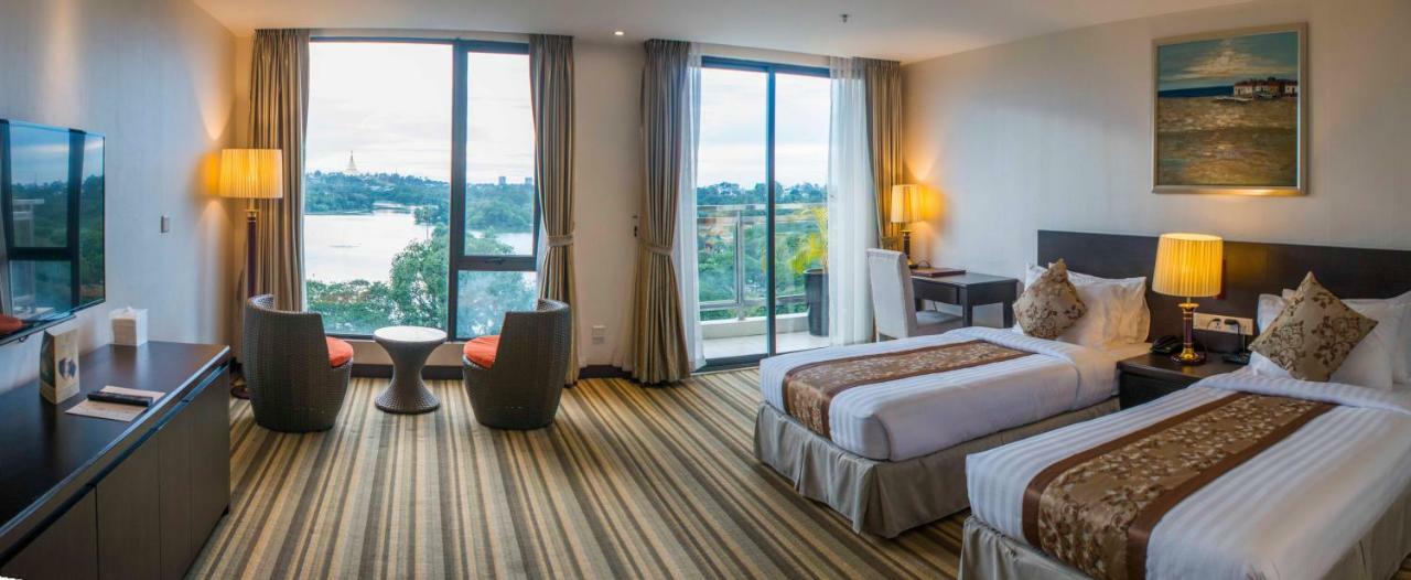Esperado Lakeview Hotel Yangon Exterior foto