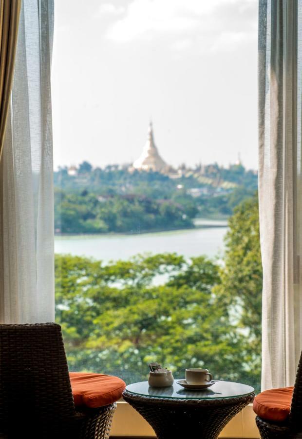 Esperado Lakeview Hotel Yangon Exterior foto