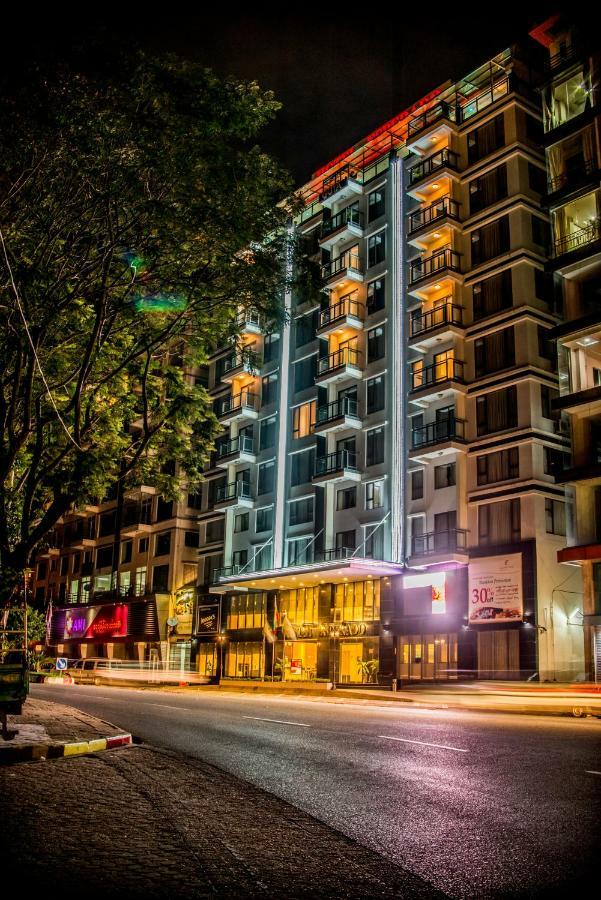 Esperado Lakeview Hotel Yangon Exterior foto